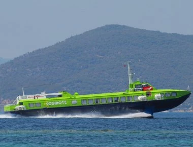Μηχανική βλάβη στις Σπέτσες για το Flying Dolphin XVI